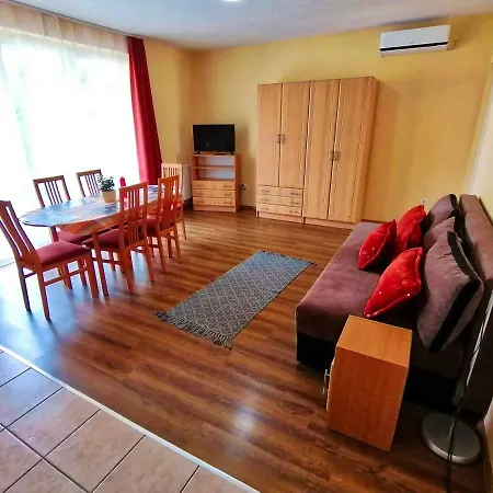 Aida Apartman Apartment *